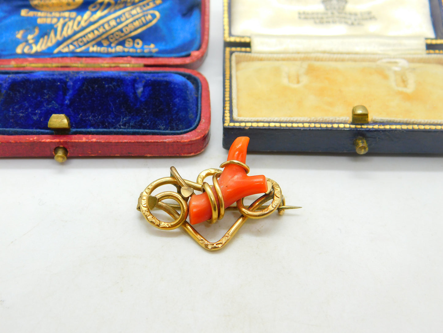 Victorian 9ct Yellow Gold & Red Coral Specimen Sweetheart Brooch Antique c1850