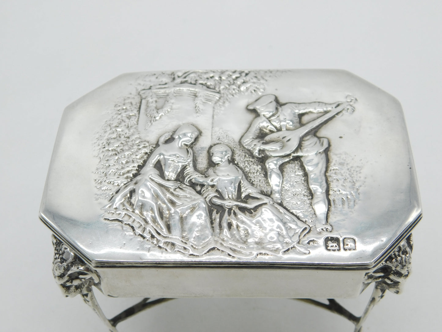 Edwardian Sterling Silver Ornate Pedestal Seven Ring Box 1904 London W. Comyns