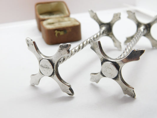 Edwardian Pair of Sterling Silver Cross Pattern Knife Rests 1906 London