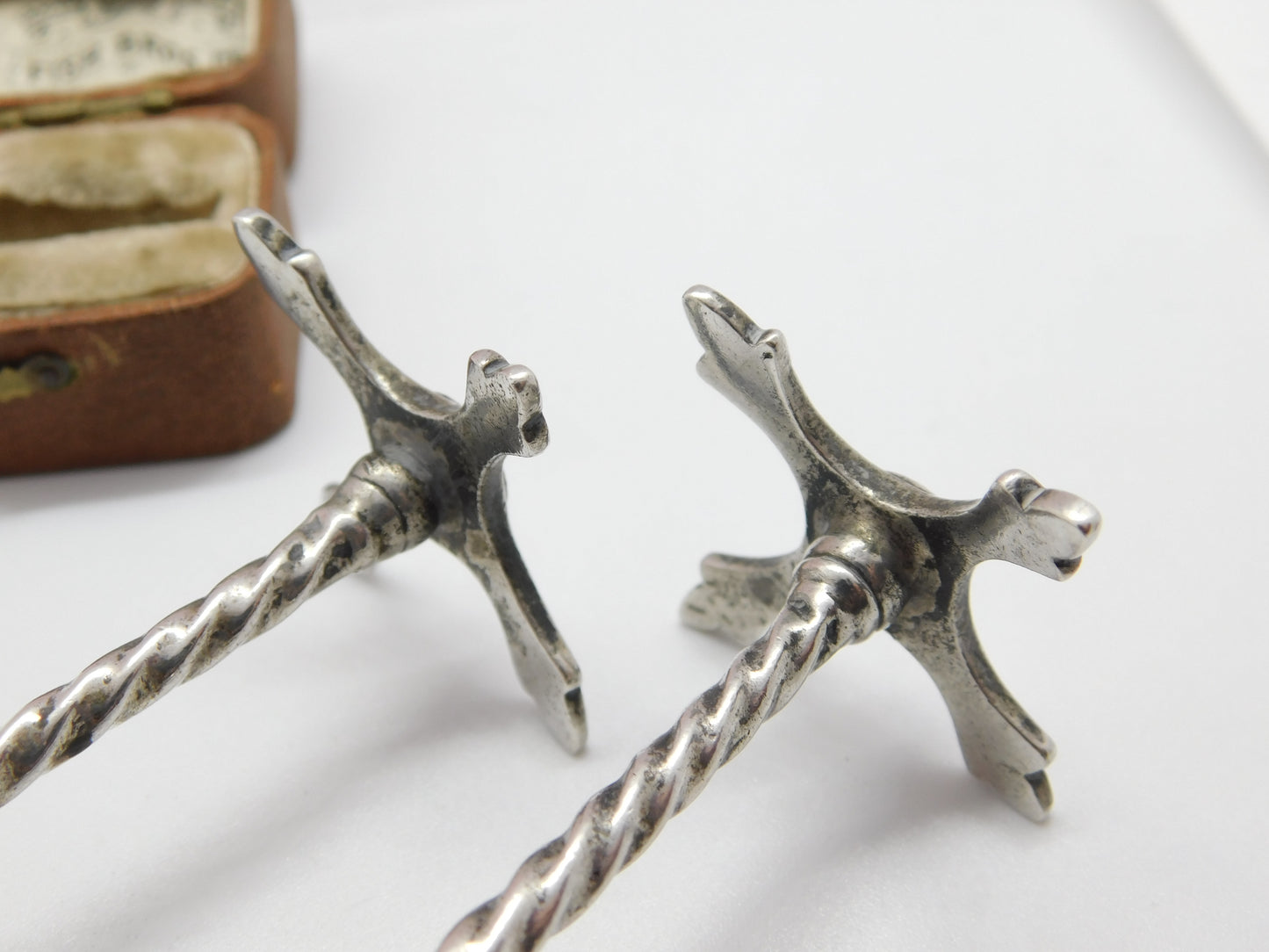 Edwardian Pair of Sterling Silver Cross Pattern Knife Rests 1906 London