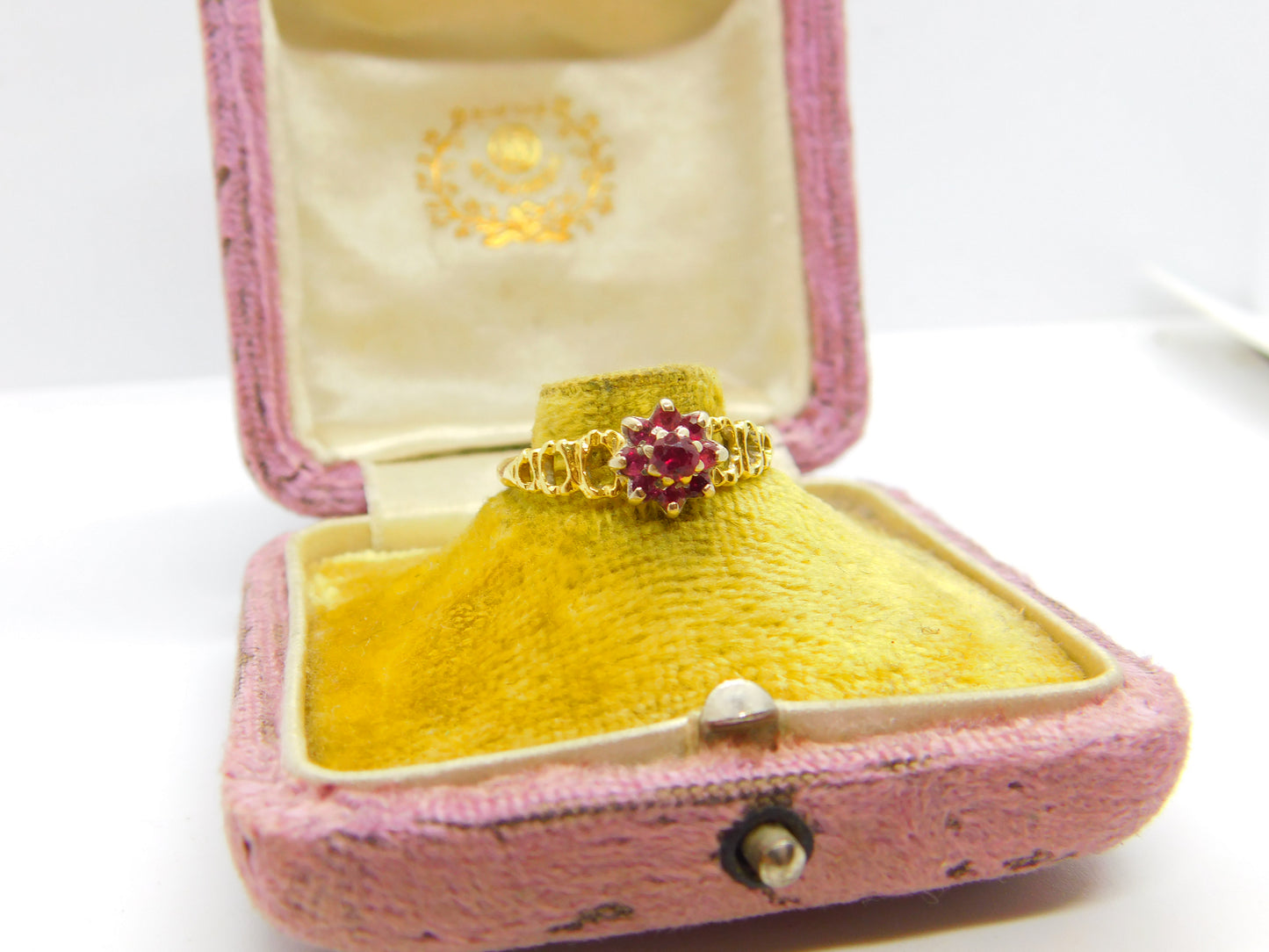 18ct Yellow Gold Textured Natural Ruby Set Floral Cluster Ring 1974 Birmingham