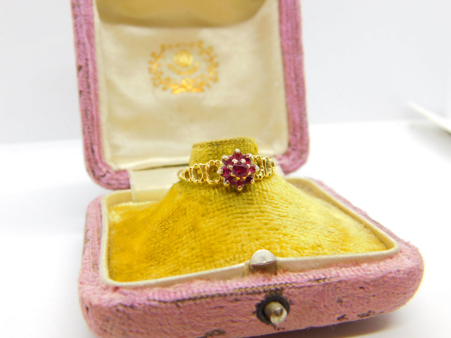 18ct Yellow Gold Textured Natural Ruby Set Floral Cluster Ring 1974 Birmingham