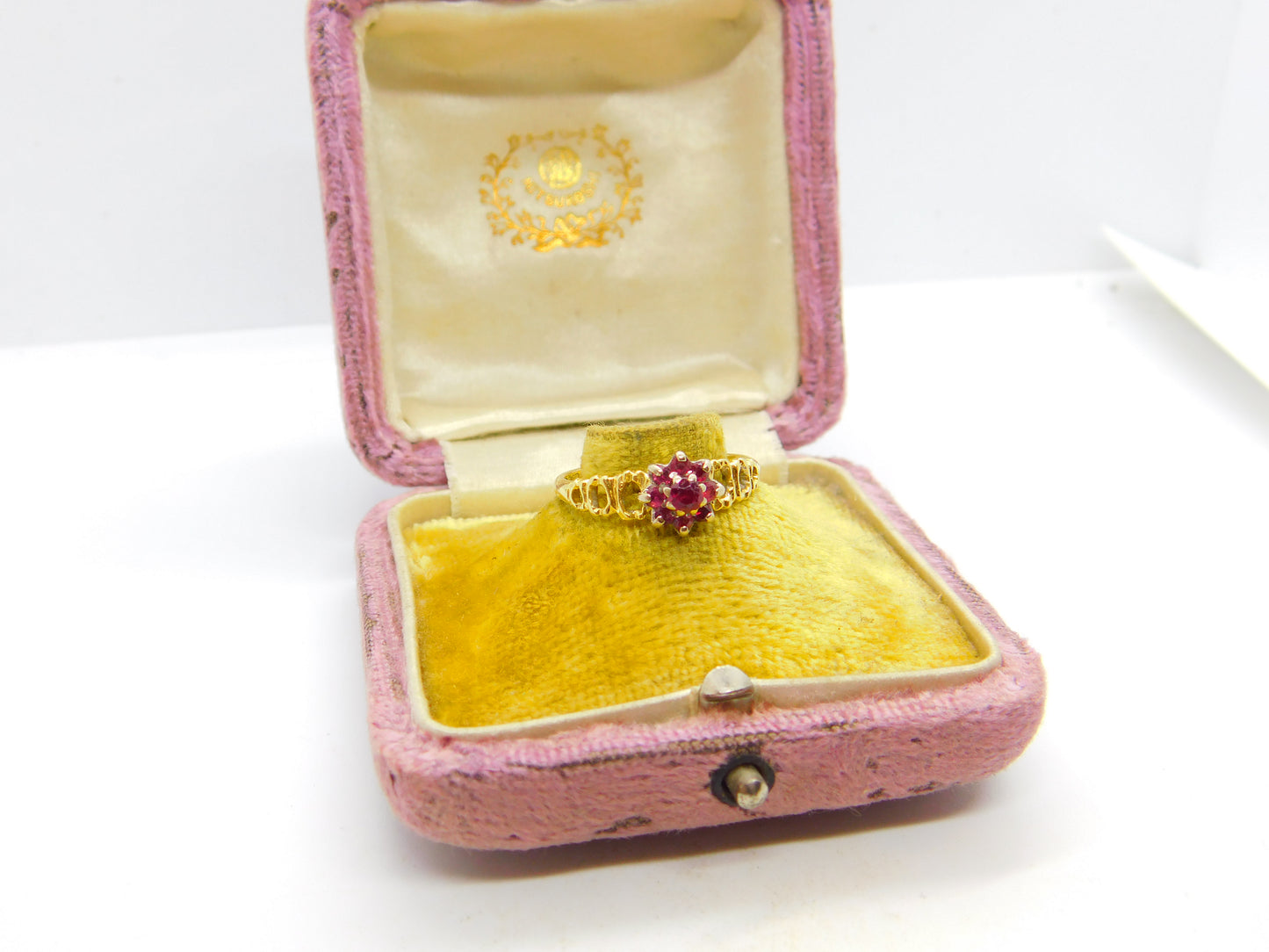 18ct Yellow Gold Textured Natural Ruby Set Floral Cluster Ring 1974 Birmingham