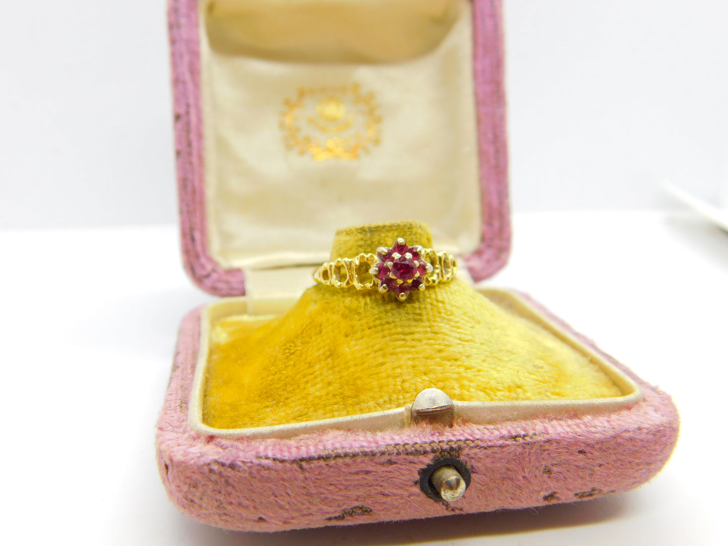 18ct Yellow Gold Textured Natural Ruby Set Floral Cluster Ring 1974 Birmingham