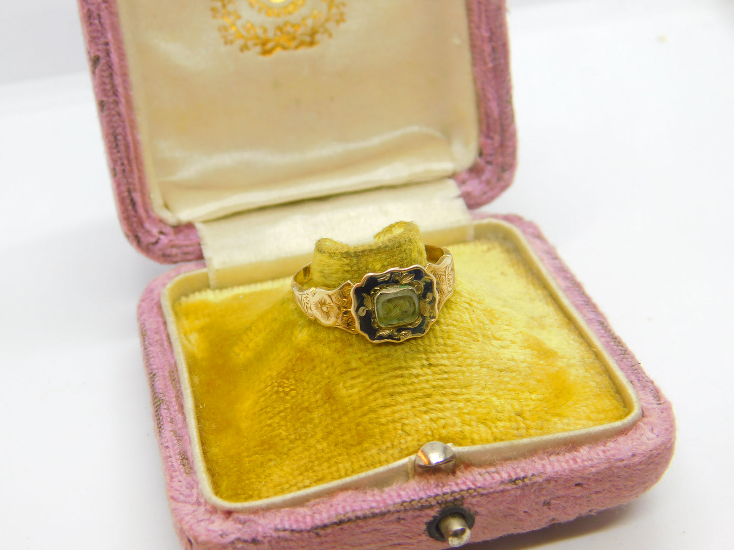 Victorian 9ct Gold, Black Enamel & Woven Hair Mourning Ring 1865 Birmingham