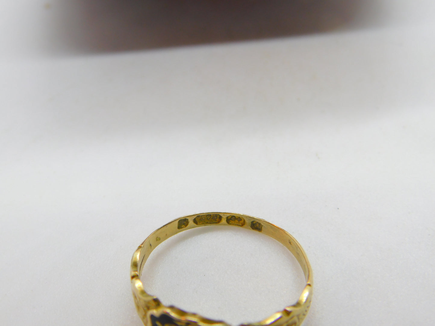 Victorian 9ct Gold, Black Enamel & Woven Hair Mourning Ring 1865 Birmingham