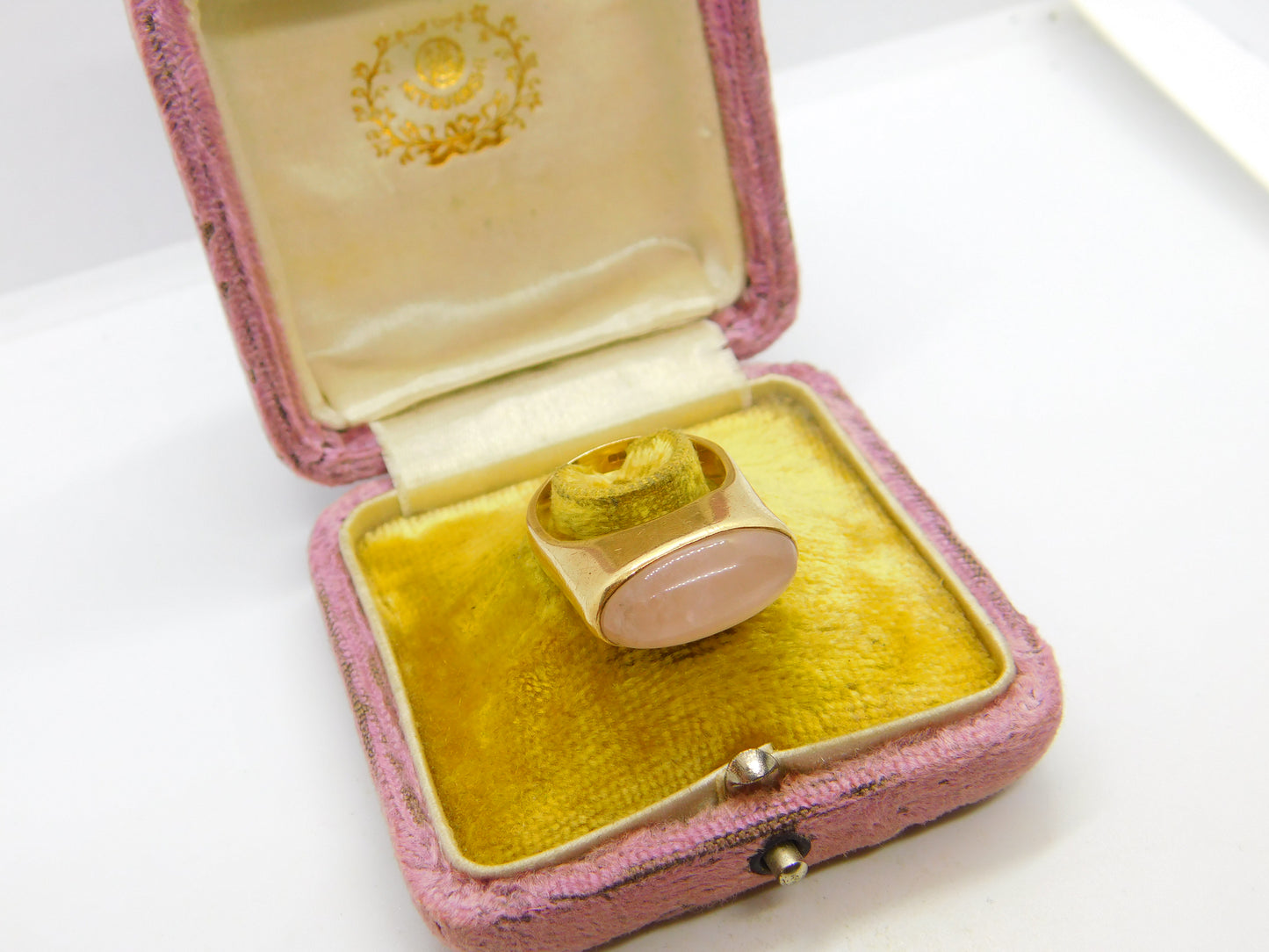 9ct Yellow Gold Cabochon Rose Quartz Signet Ring 1971 Birmingham Vintage