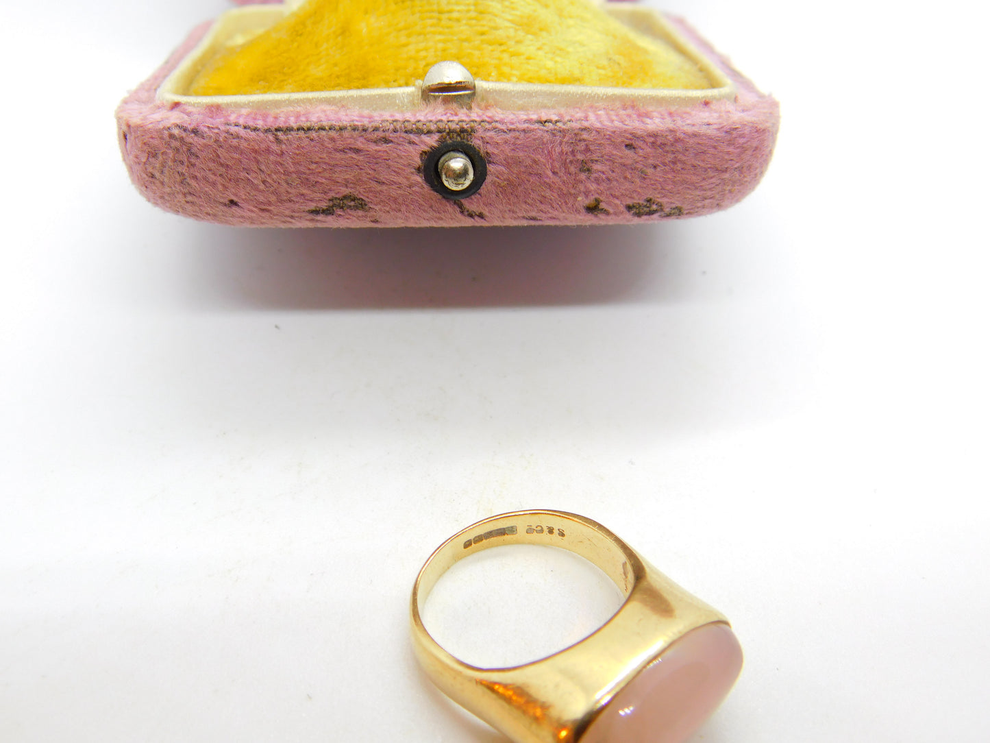 9ct Yellow Gold Cabochon Rose Quartz Signet Ring 1971 Birmingham Vintage