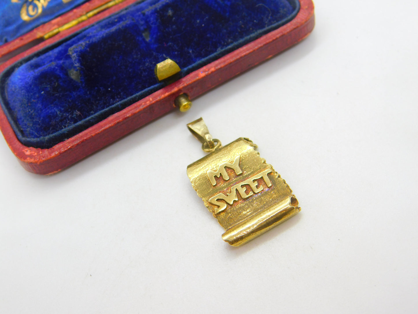 14ct Yellow Gold 'I Love You, My Sweet' Scroll Charm Pendant Vintage c1970