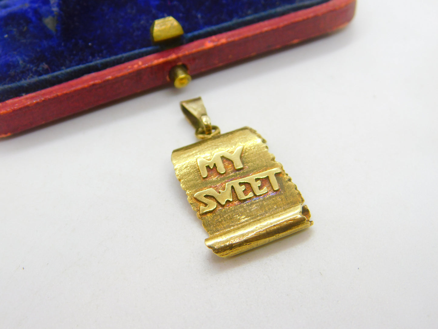 14ct Yellow Gold 'I Love You, My Sweet' Scroll Charm Pendant Vintage c1970