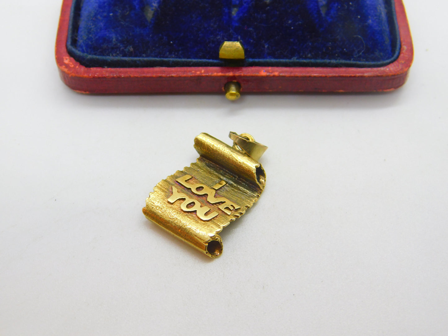 14ct Yellow Gold 'I Love You, My Sweet' Scroll Charm Pendant Vintage c1970