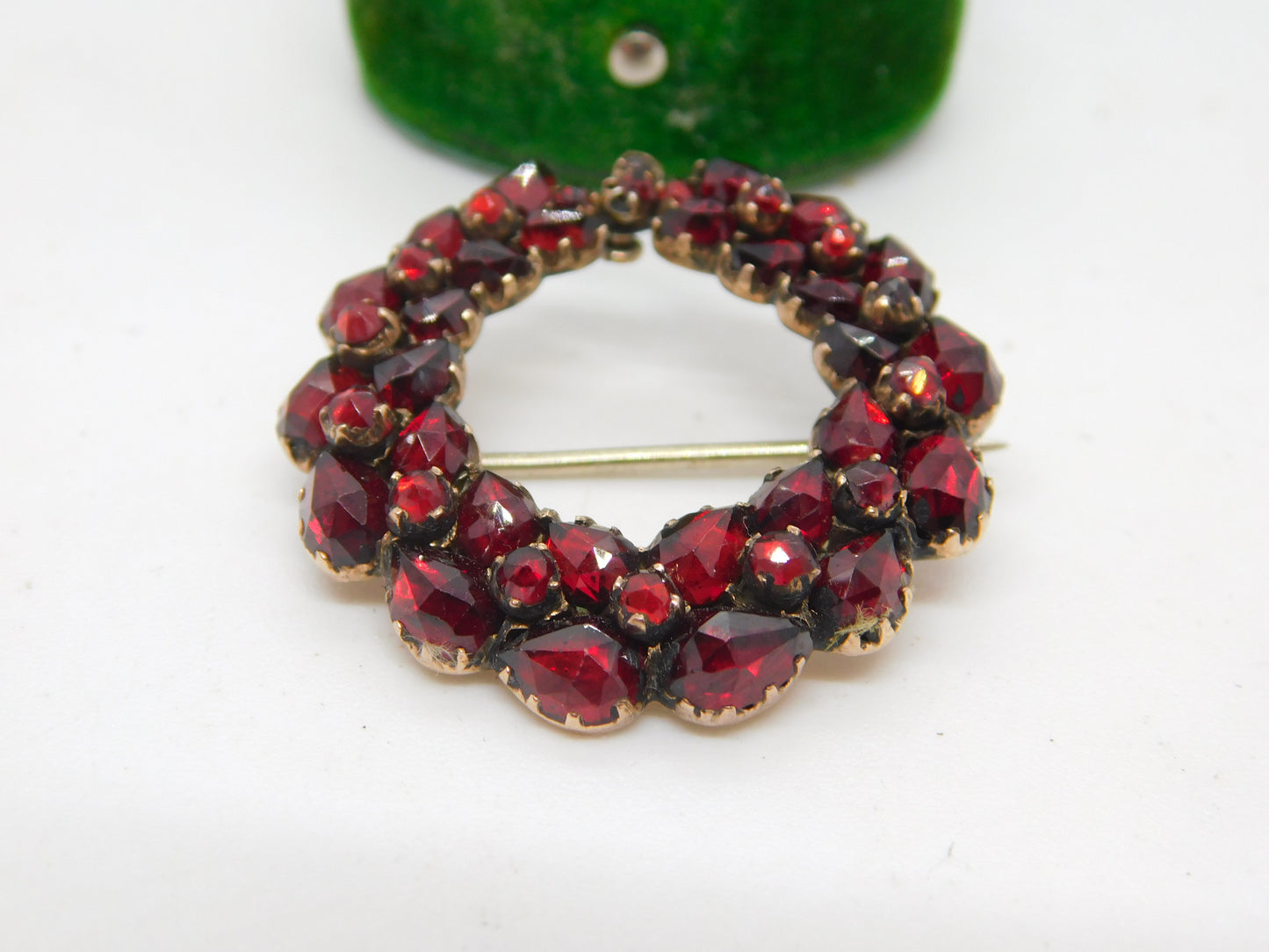 Austrian 8ct Gold Bohemian Garnet Set Floral Wreath Brooch Antique c1960