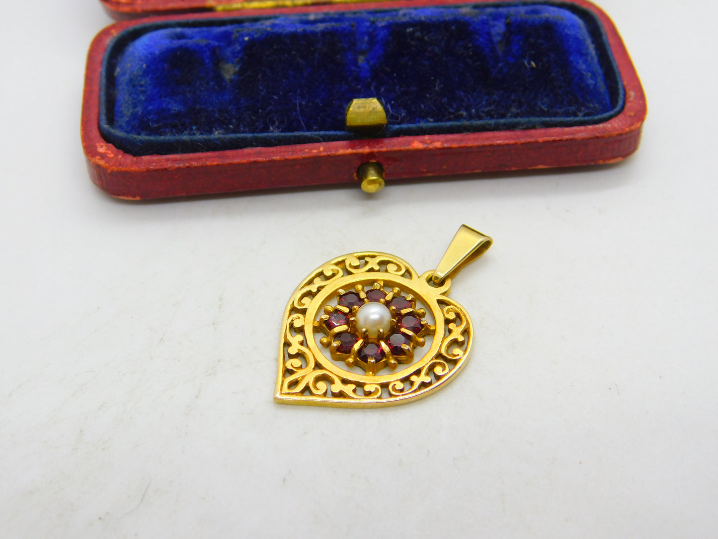 9ct Yellow Gold, Central Pearl & Garnet Set Heart Drop Pendant Vintage c1970