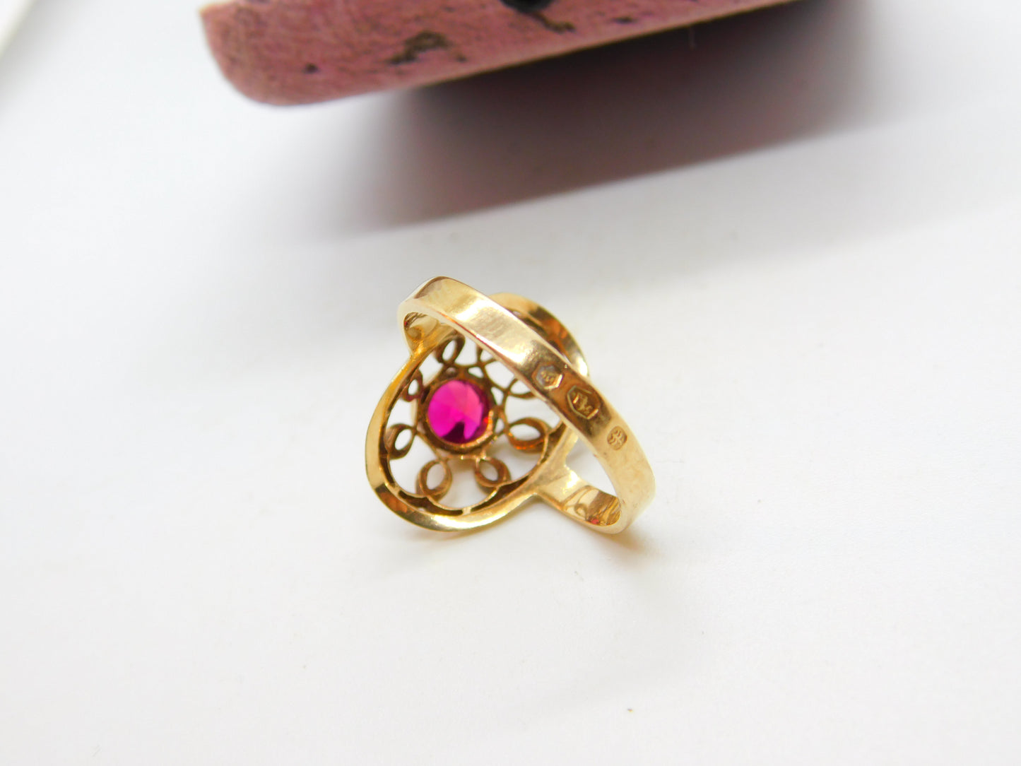 French 18ct Yellow Gold 0.75ct Natural Ruby Shield Ring Antique c1900 Victorian