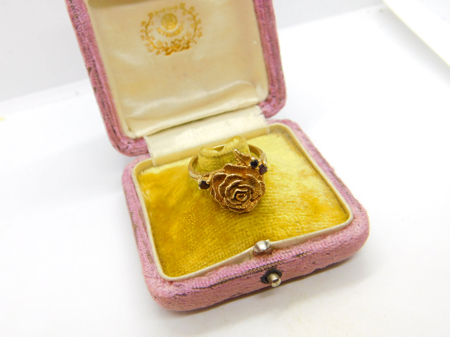 9ct Yellow Gold Rose Flower Band Ring with Garnets Vintage 1972 London