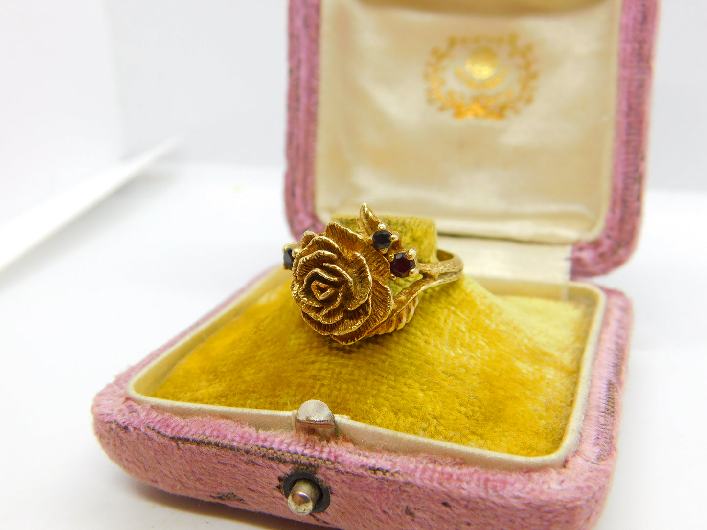 9ct Yellow Gold Rose Flower Band Ring with Garnets Vintage 1972 London