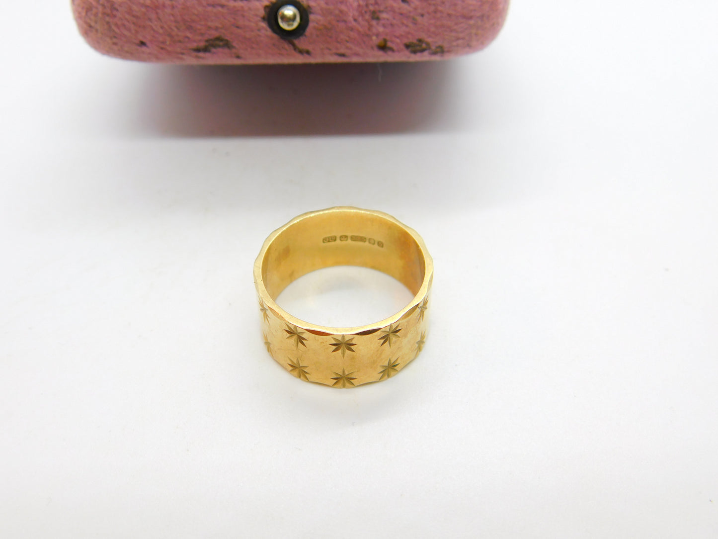 9ct Yellow Gold Wide Star Pattern Band Ring Vintage 1976 London Size 9 UK