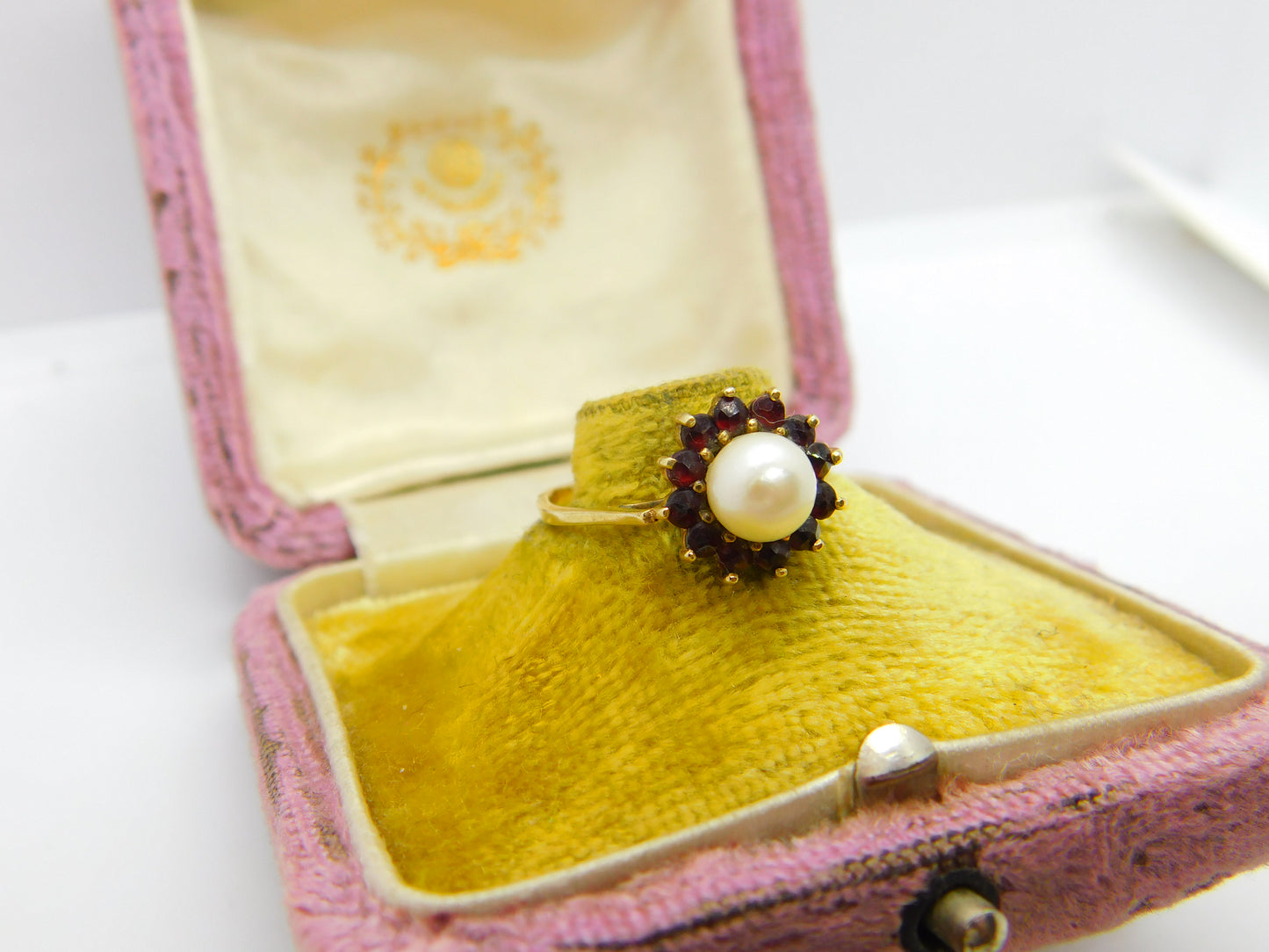 9ct Yellow Gold, Pearl & Garnet Flanked Floral Cluster Ring Vintage c1970