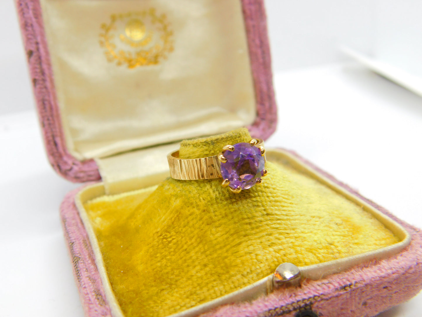 9ct Yellow Gold Textured Pattern Solitaire Ring with Amethyst Setting Vintage