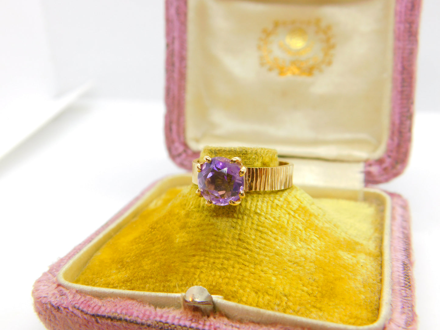 9ct Yellow Gold Textured Pattern Solitaire Ring with Amethyst Setting Vintage