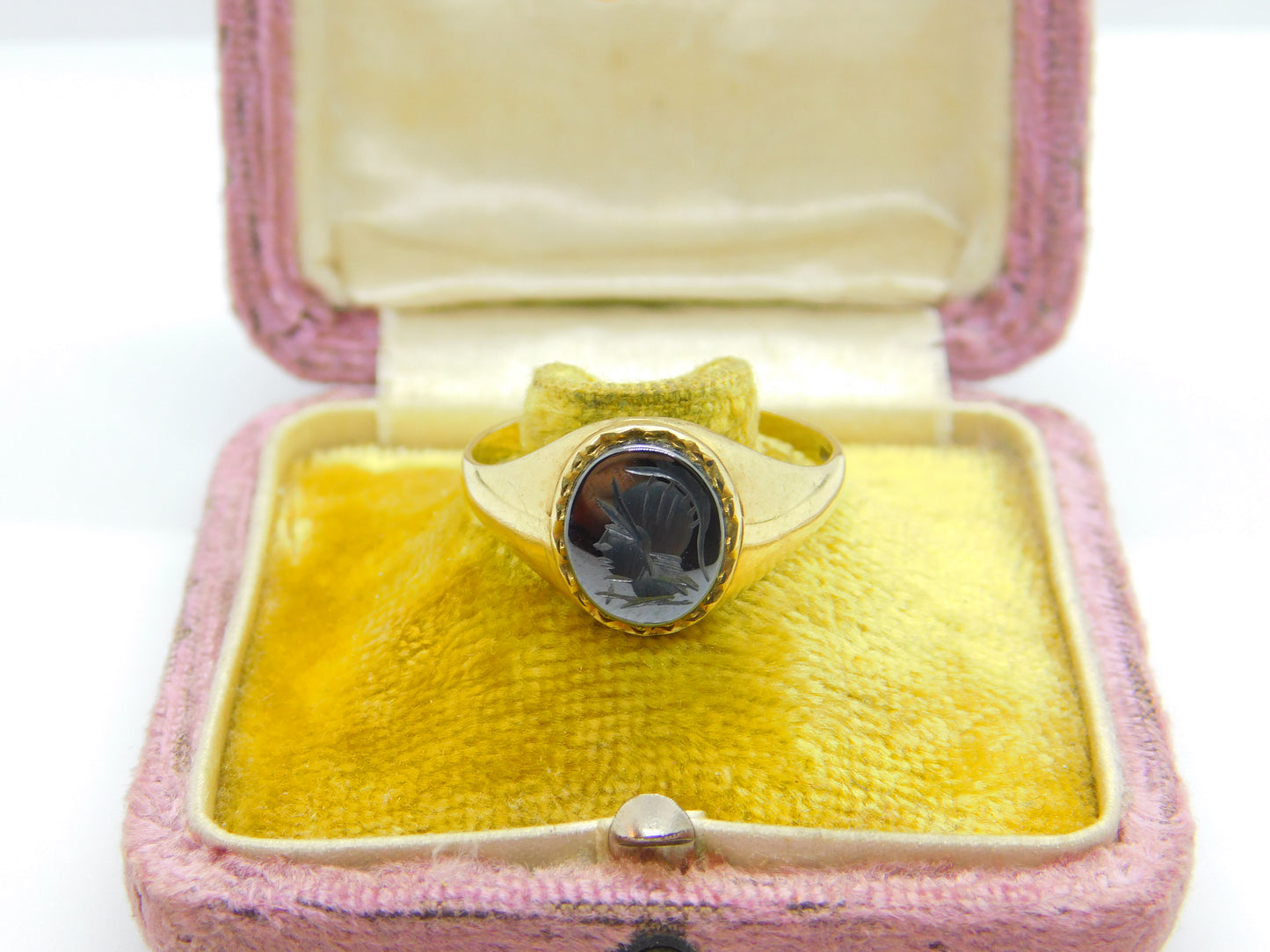 9ct Yellow Gold & Carved Haematite Centurion Intaglio Signet Ring 1990 Birmingha