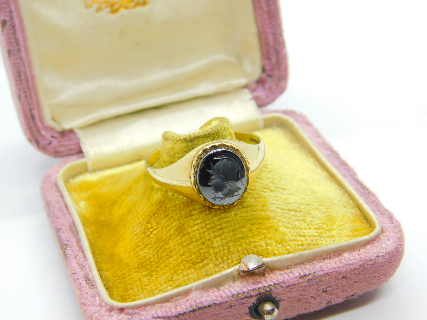 9ct Yellow Gold & Carved Haematite Centurion Intaglio Signet Ring 1990 Birmingha