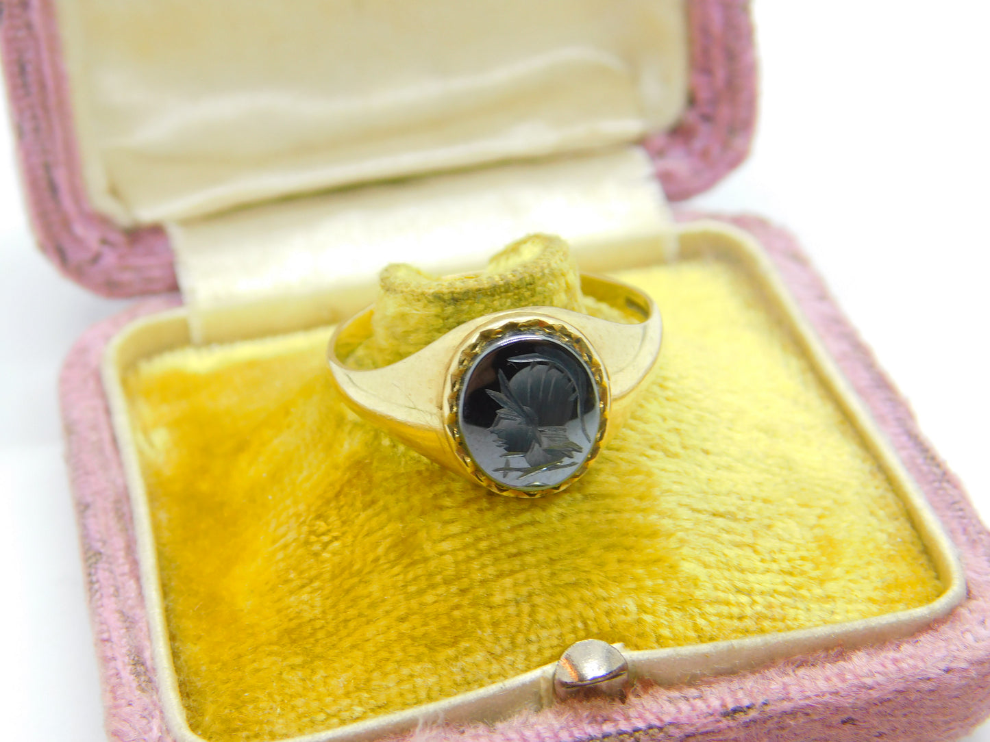 9ct Yellow Gold & Carved Haematite Centurion Intaglio Signet Ring 1990 Birmingha