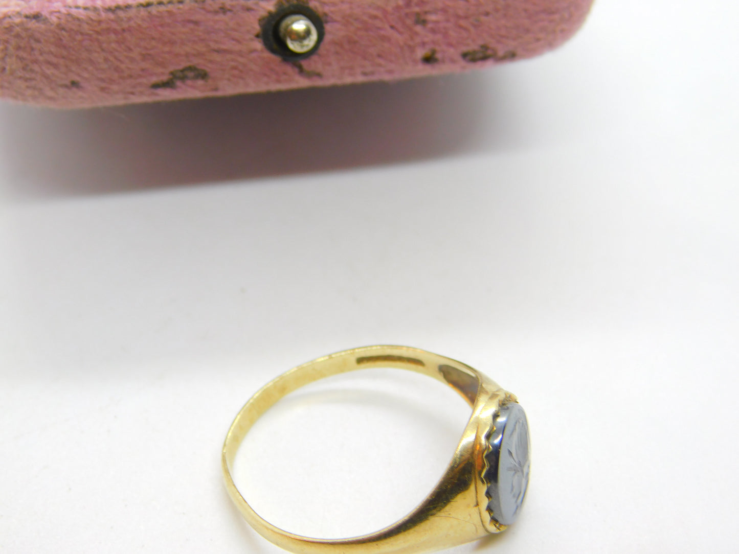 9ct Yellow Gold & Carved Haematite Centurion Intaglio Signet Ring 1990 Birmingha