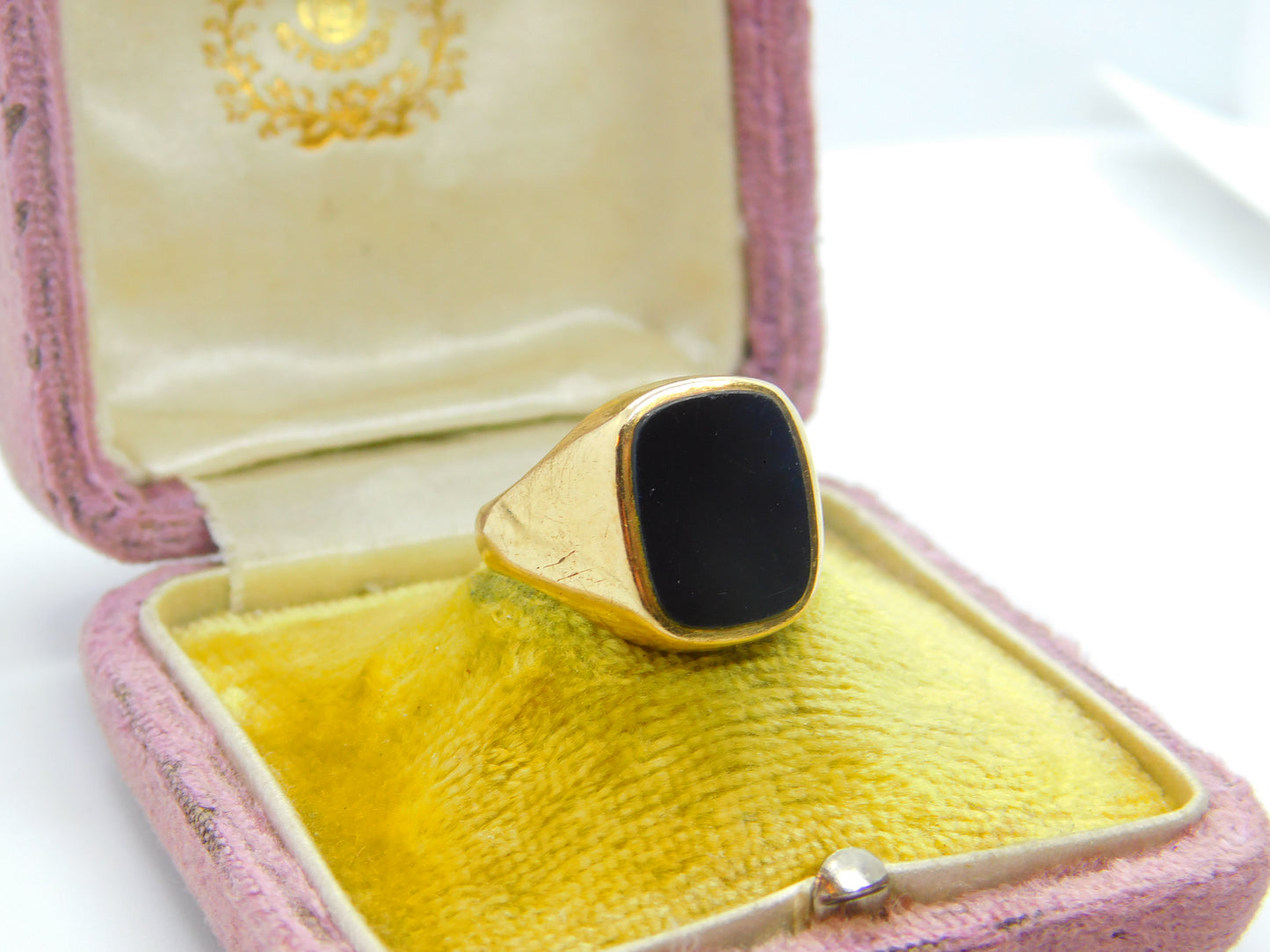 9ct Yellow Gold Essential Onyx Set Signet Ring 1976 Birmingham Vintage