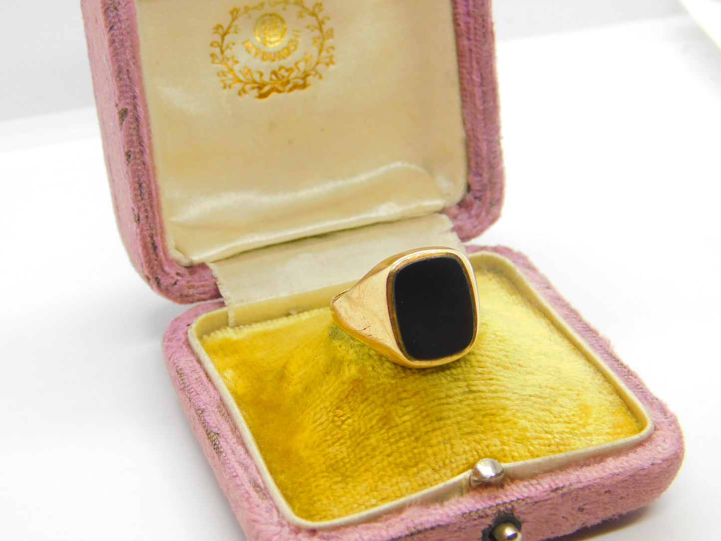 9ct Yellow Gold Essential Onyx Set Signet Ring 1976 Birmingham Vintage