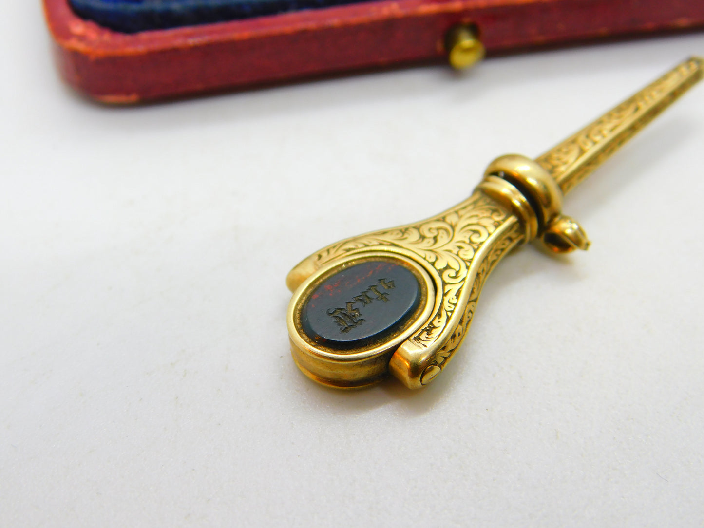 Victorian 15ct Gold, Carved Bloodstone & Sardonyx 'Kate' Watch Key c1860