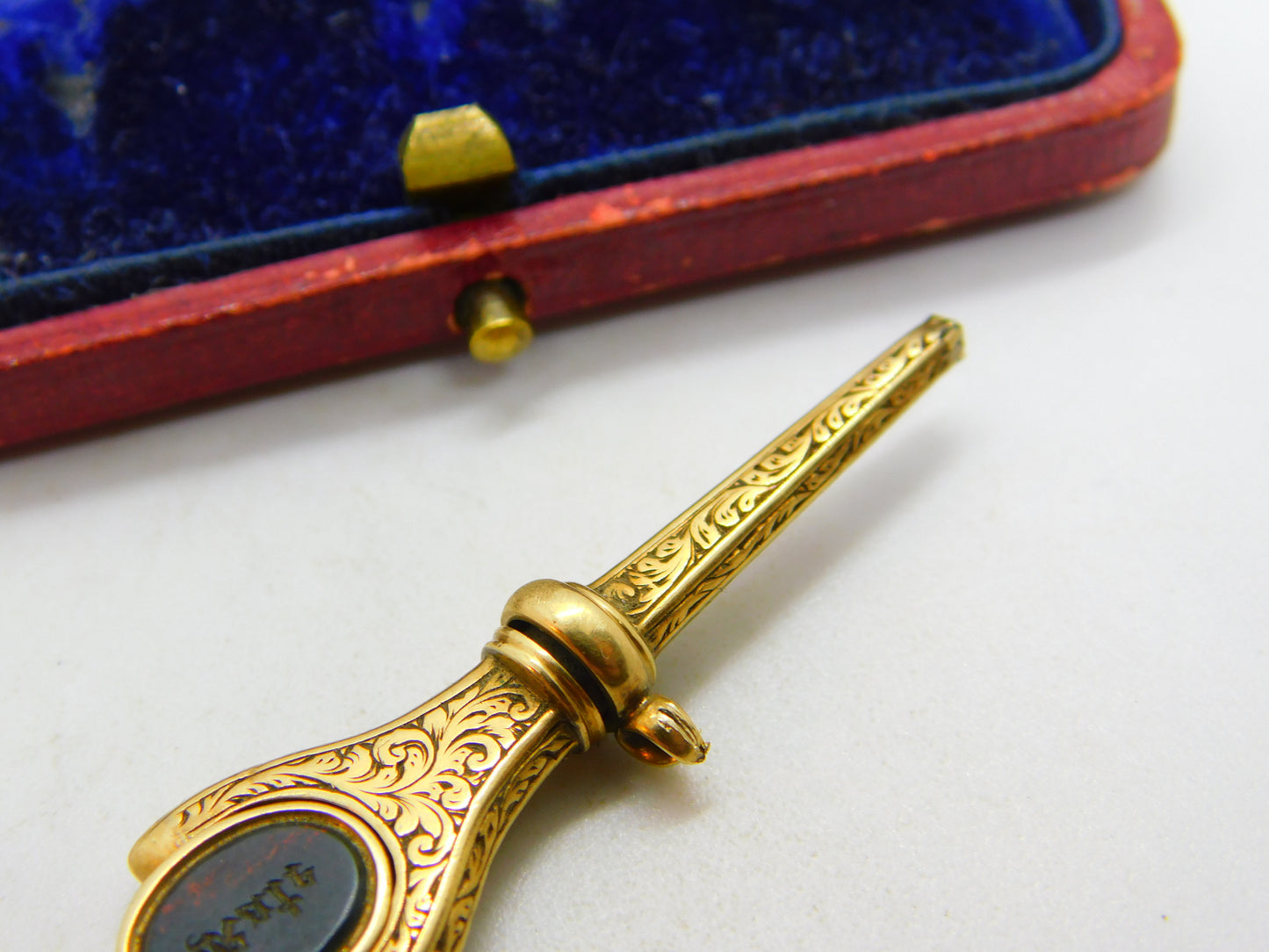 Victorian 15ct Gold, Carved Bloodstone & Sardonyx 'Kate' Watch Key c1860