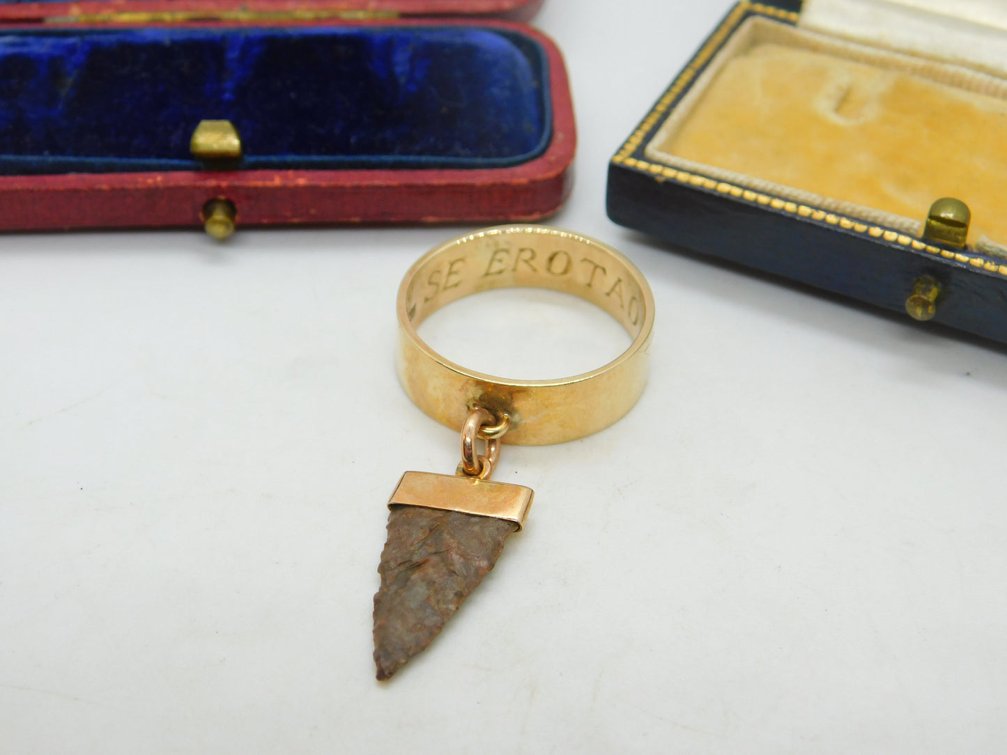 9ct Yellow Gold 'Se Eratao' Ring With Arrow Flint Antique c1900 Victorian