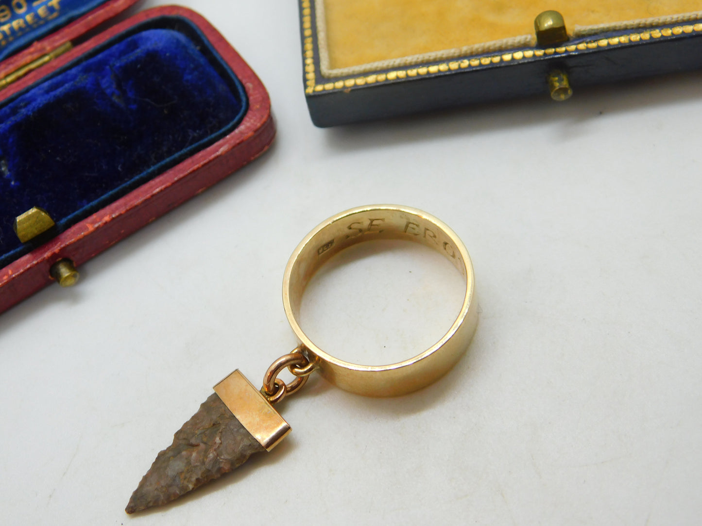 9ct Yellow Gold 'Se Eratao' Ring With Arrow Flint Antique c1900 Victorian