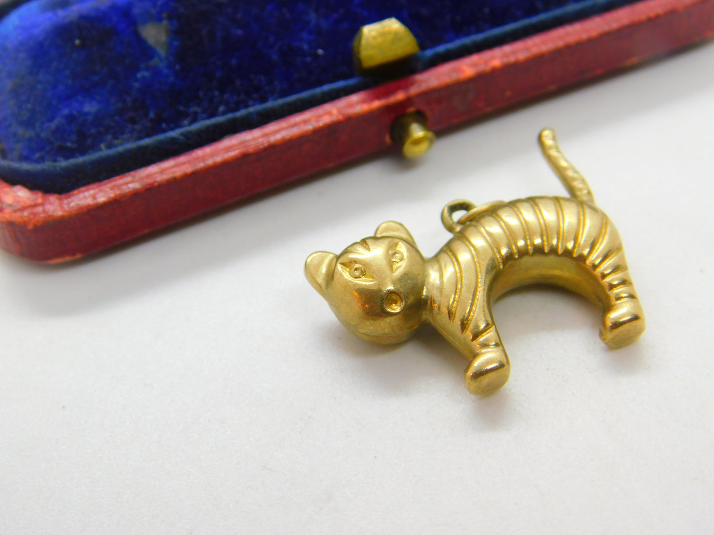 9ct Yellow Gold Startled Cat Kitten Charm Pendant Vintage c1970 Birmingham