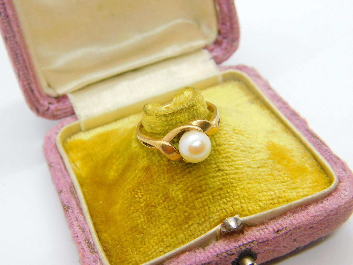 9ct Yellow Gold & Pearl Set Band Ring Vintage 1984 London