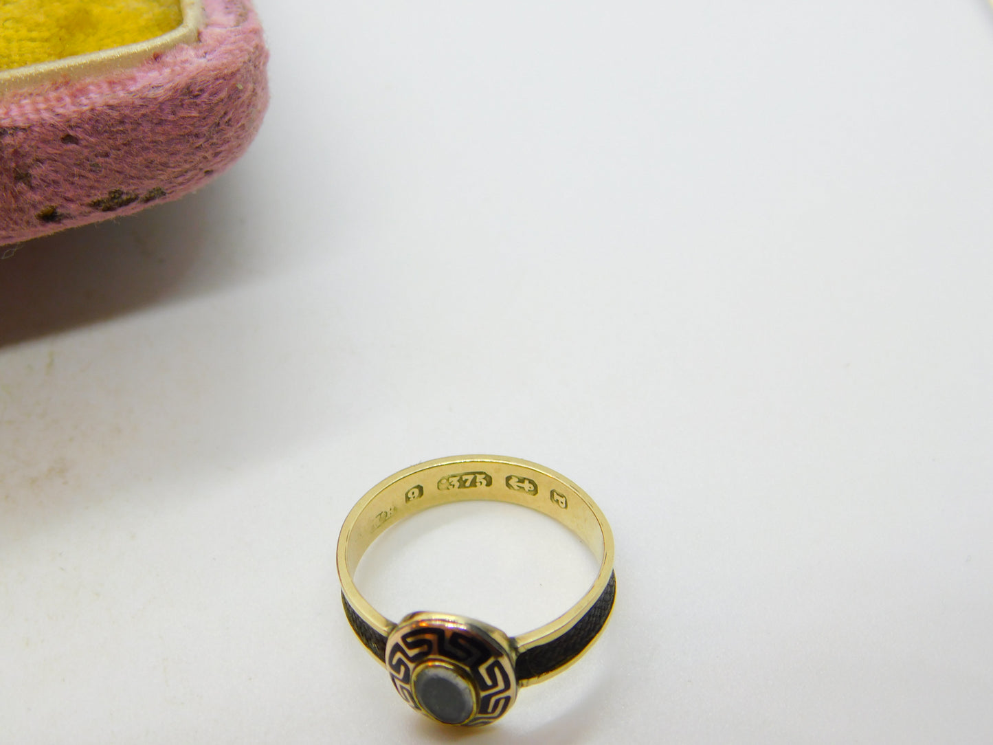 Victorian 9ct Gold, Black Enamel & Hair Weave Mourning Ring 1864 Birmingham