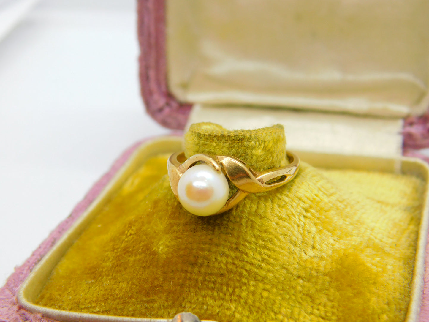 9ct Yellow Gold & Pearl Set Band Ring Vintage 1984 London