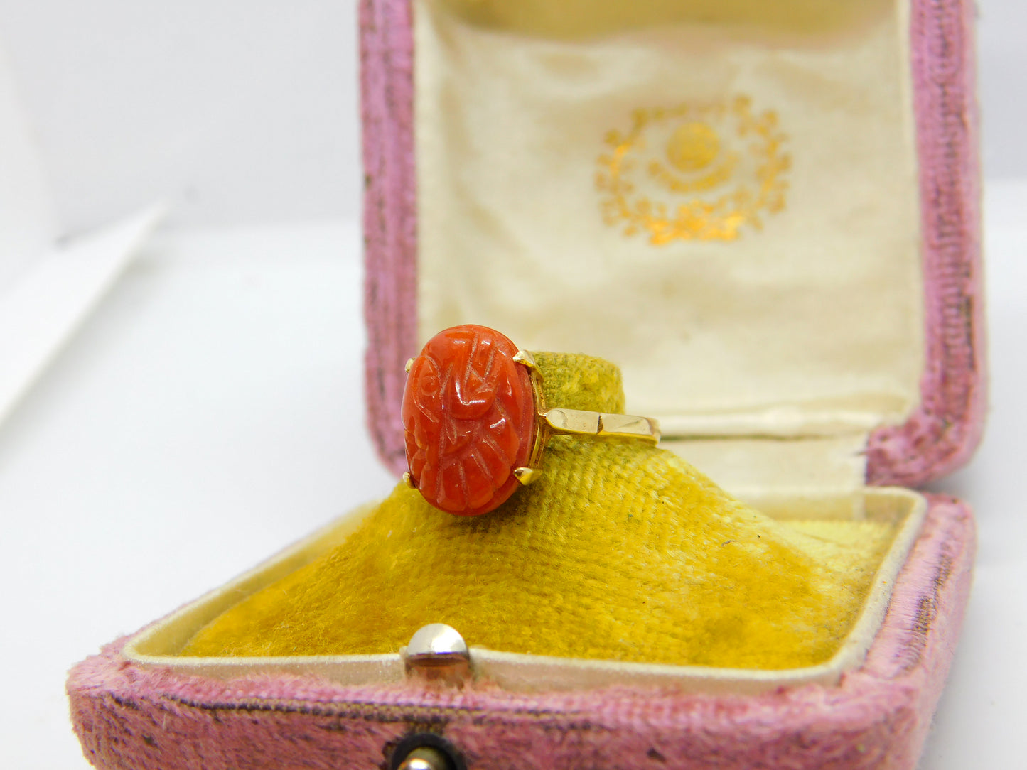 9ct Gold Carved Chrysanthemum Imperial Red Jade Dress Ring 1975 Birmingham