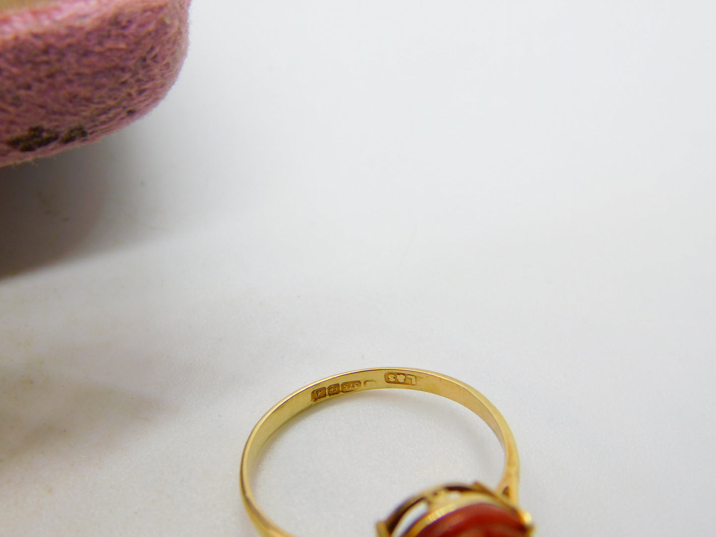 9ct Gold Carved Chrysanthemum Imperial Red Jade Dress Ring 1975 Birmingham