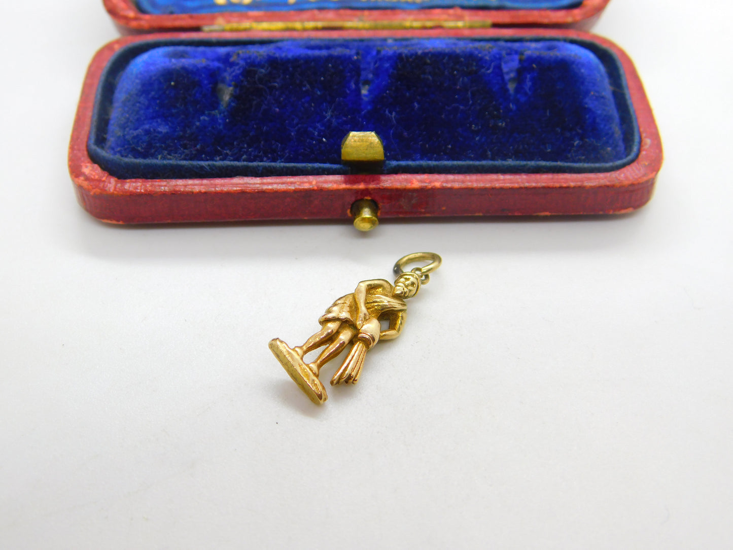 9ct Yellow Gold Aquarius Zodiac Charm or Pendant 1981 Birmingham Vintage