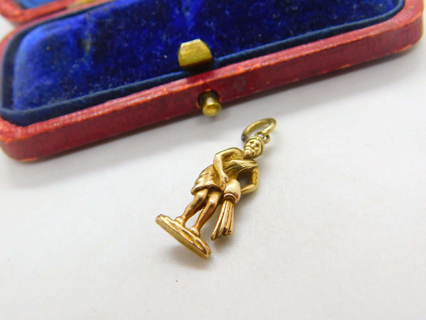 9ct Yellow Gold Aquarius Zodiac Charm or Pendant 1981 Birmingham Vintage