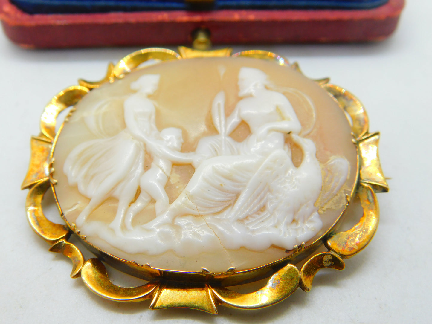 Victorian 9ct Gold Carved Shell 'Jupiter & Juno' Classical Cameo Brooch Antique