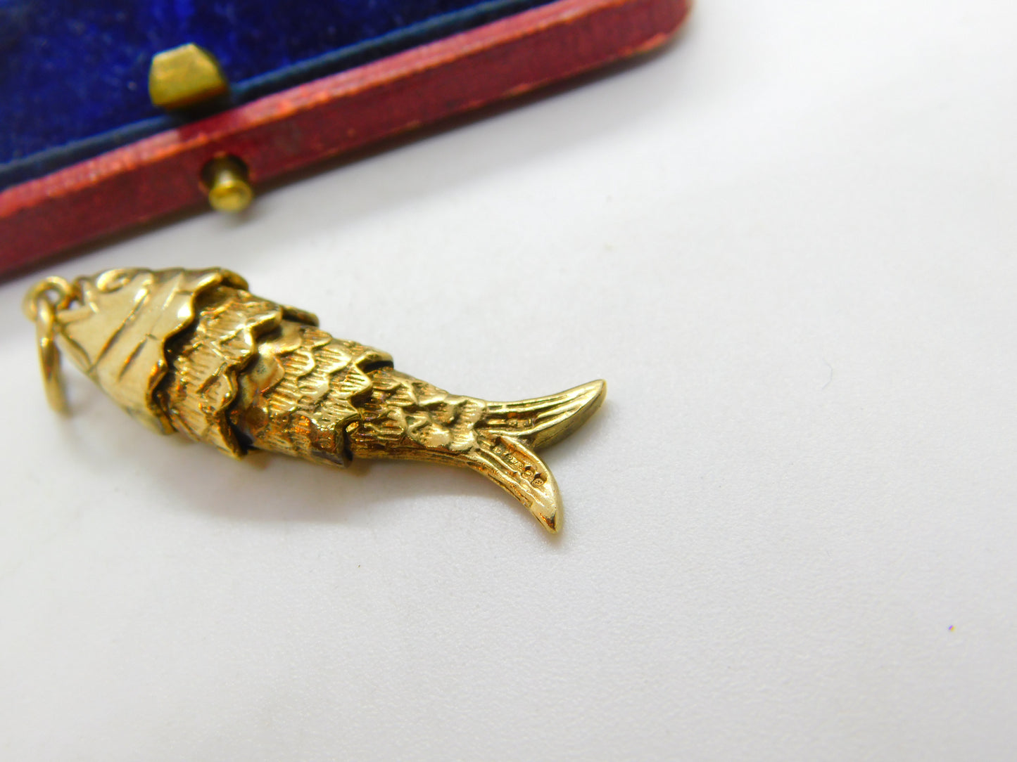 Large 9ct Yellow Gold Articulated Flapping Fish Pendant 1979 London Vintage