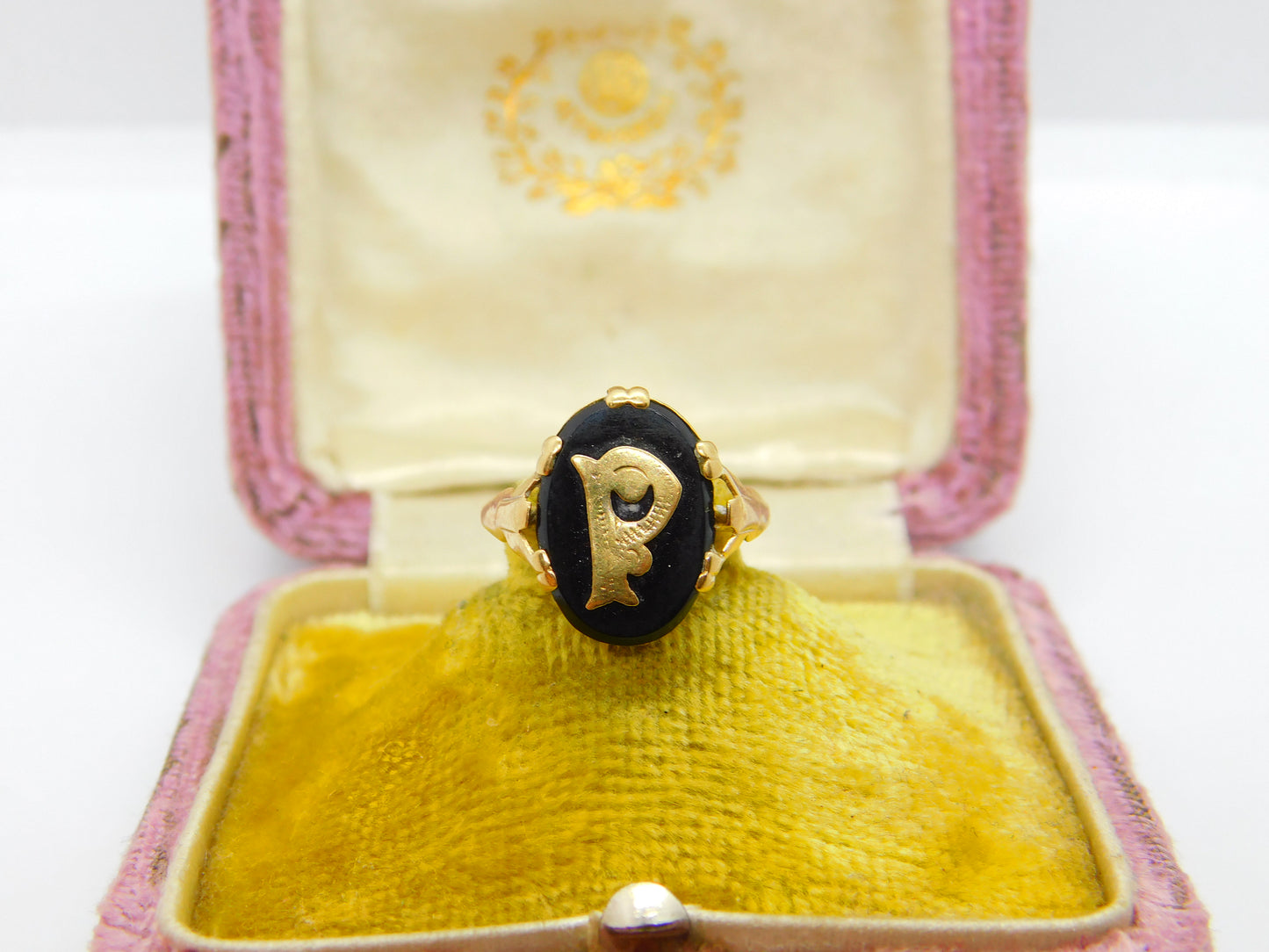 9ct Yellow Gold & Onyx 'P' Initial Signet Ring Antique c1920 Art Deco