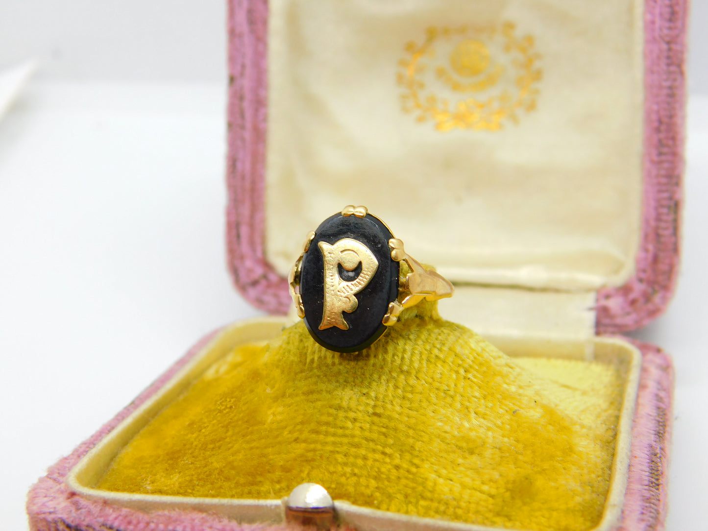 9ct Yellow Gold & Onyx 'P' Initial Signet Ring Antique c1920 Art Deco