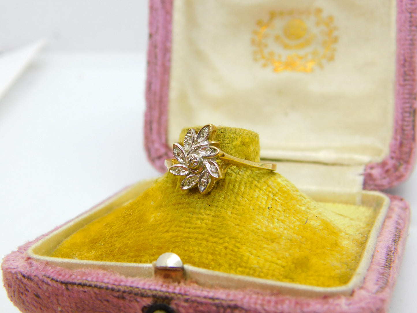 10ct Yellow Gold, Diamond Set Floral Leaf Pattern Ring Vintage c1970