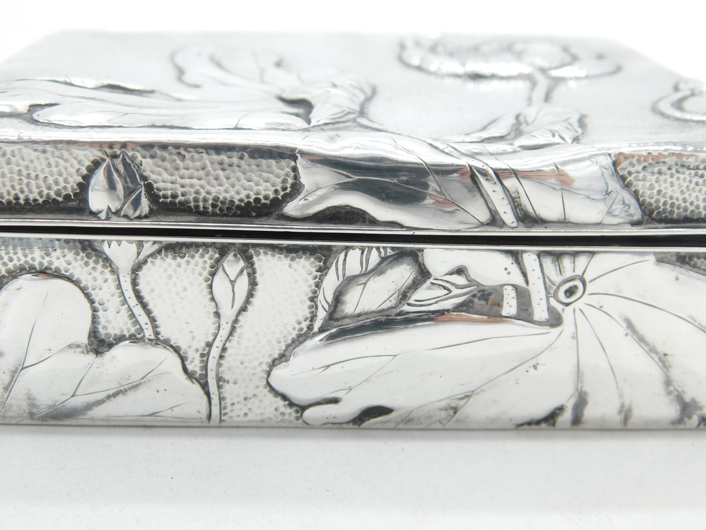 Japanese Meiji Period 'Jungin' Pure Silver Floral Pattern Jewellery Box c1880