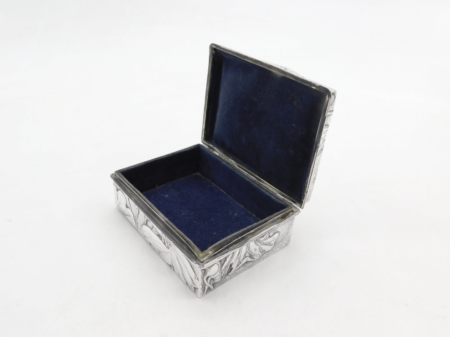 Japanese Meiji Period 'Jungin' Pure Silver Floral Pattern Jewellery Box c1880