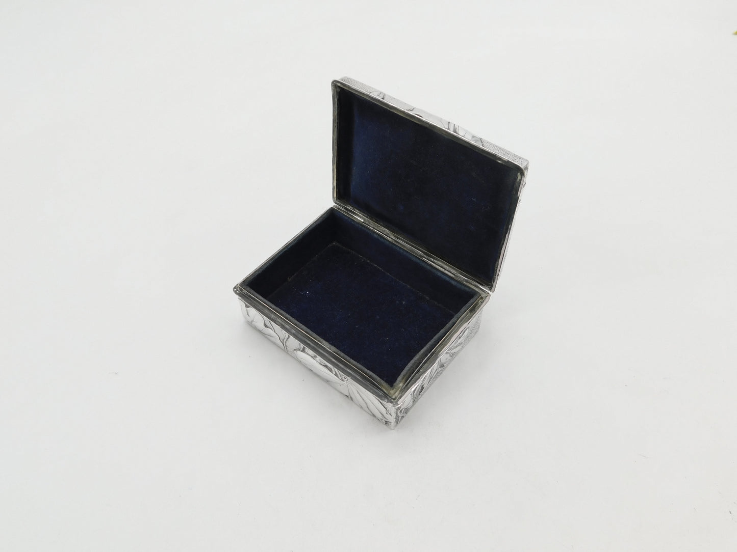 Japanese Meiji Period 'Jungin' Pure Silver Floral Pattern Jewellery Box c1880